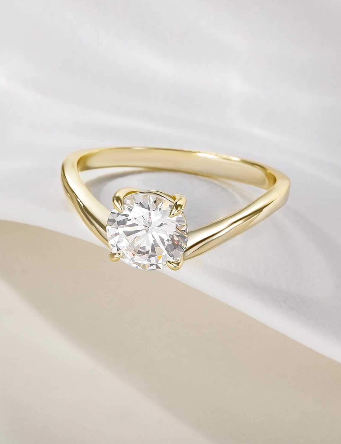 1.5 ct Round Cut Curved Wedding Ring Set – product view 3
