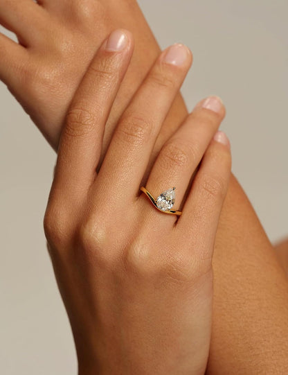 1.5 ct Pear Cut Curved Wedding Ring Set – product view 4