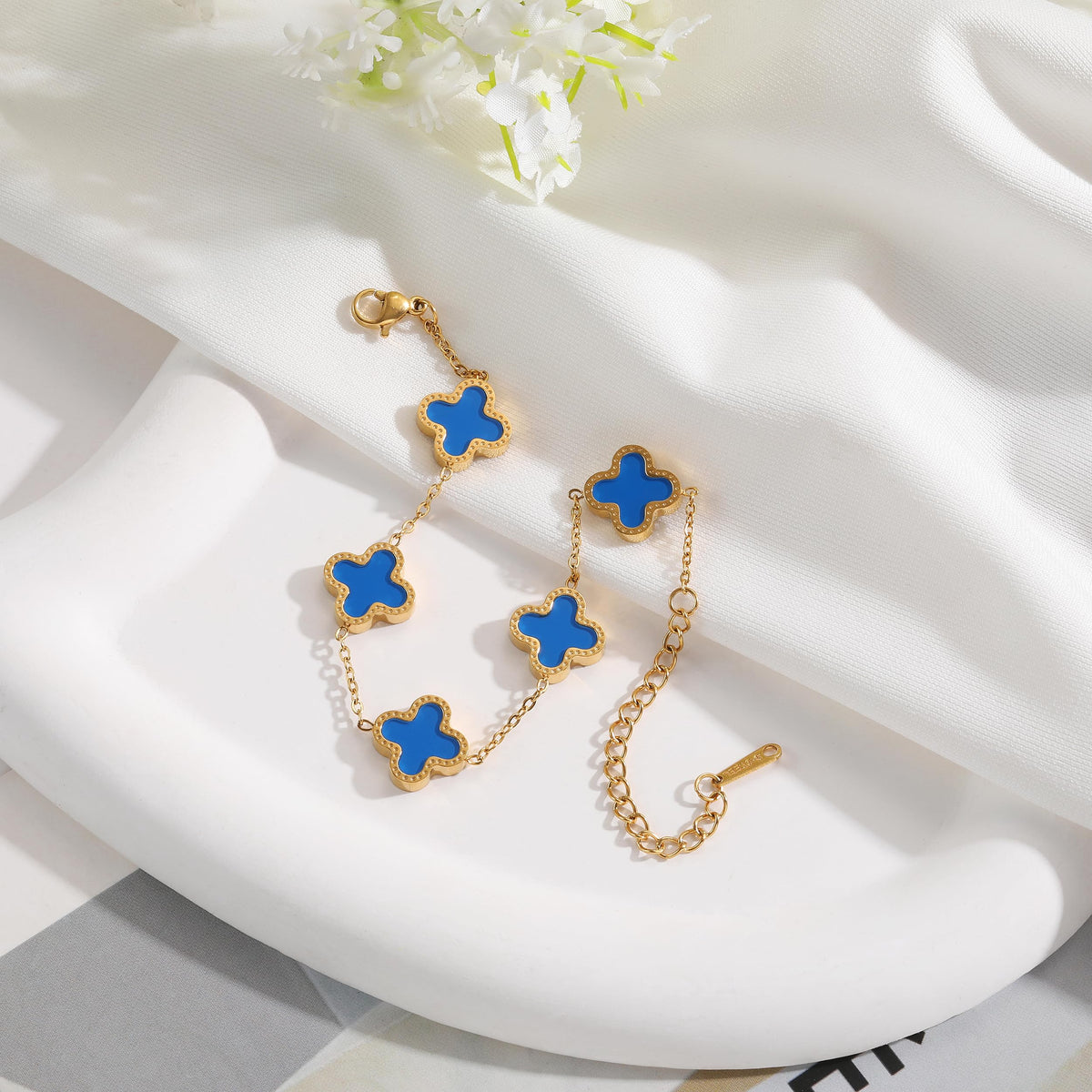 colorful clover bracelet gift set – image 11