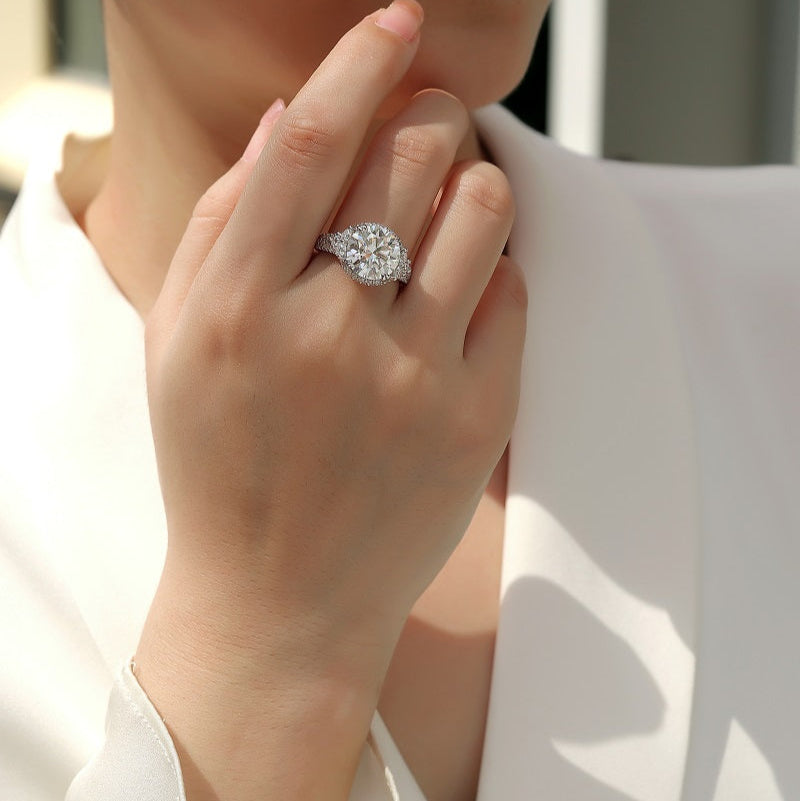 Luxury 5 Carat Round Cut Moissanite Engagement Ring