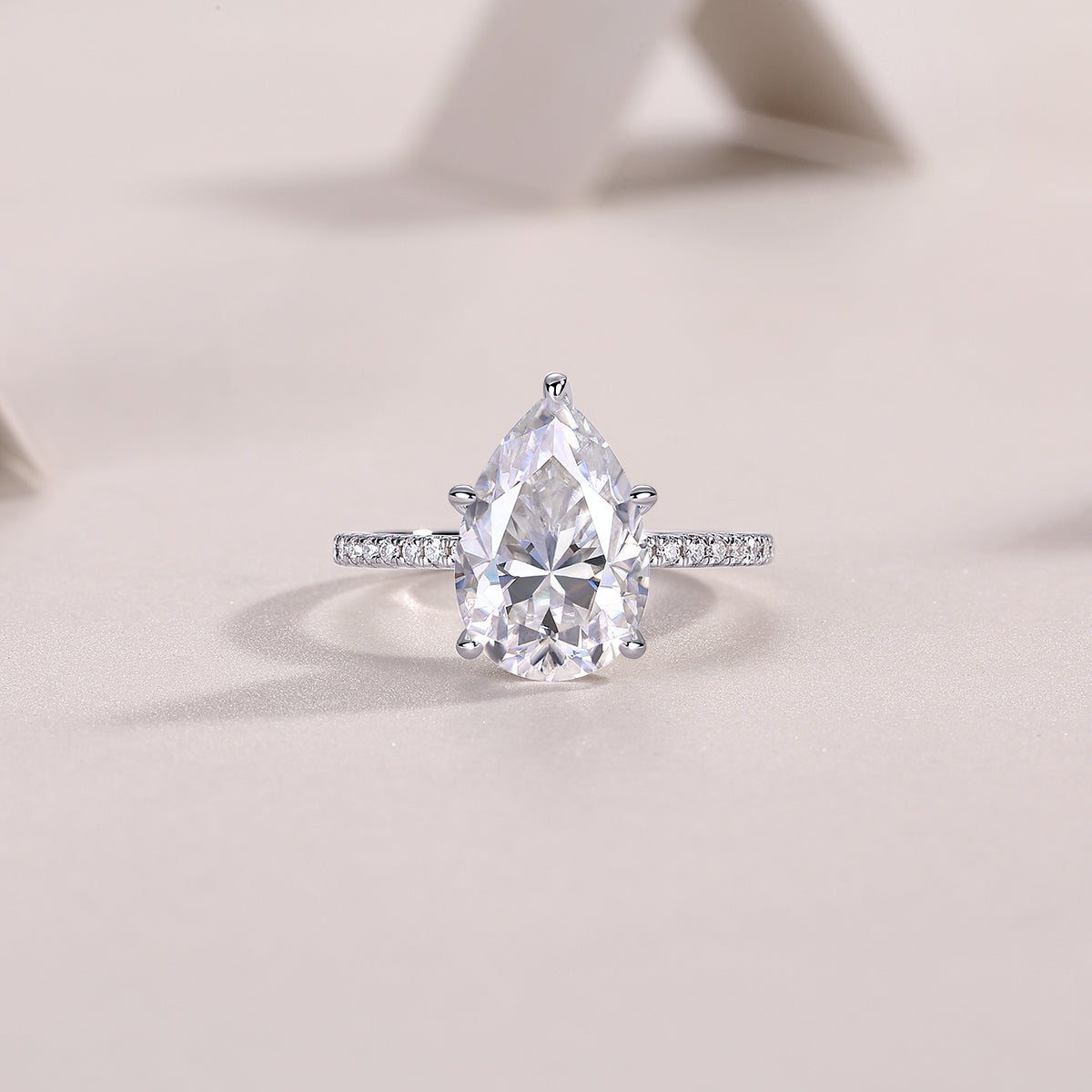 Pear Cut 4。5 Carat Moissanite Engagement Ring for Women – 38 Side Stones, Sterling Silver with 18K White Gold Plating, D Color VVS1 Clarity